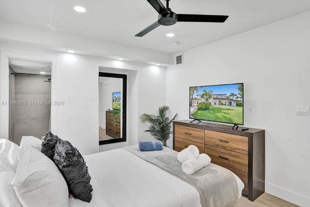 911 N Northlake Drive, Hollywood, FL 33019