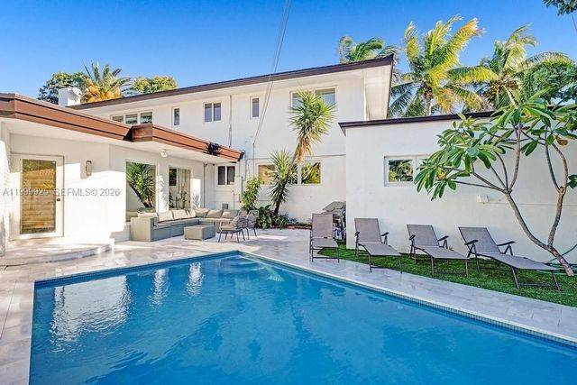 911 N Northlake Drive, Hollywood, FL 33019