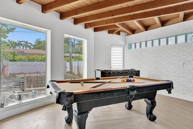 911 N Northlake Drive, Hollywood, FL 33019