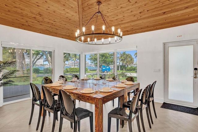 911 N Northlake Drive, Hollywood, FL 33019