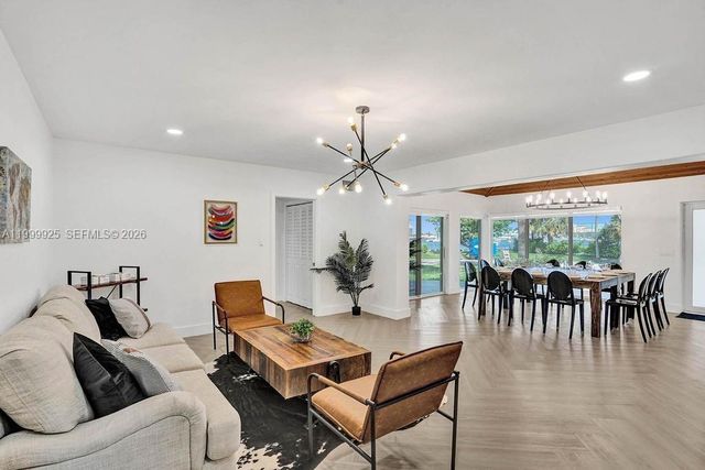 911 N Northlake Drive, Hollywood, FL 33019