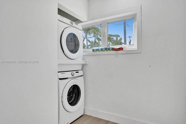 911 N Northlake Drive, Hollywood, FL 33019