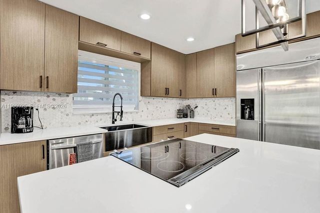 911 N Northlake Drive, Hollywood, FL 33019