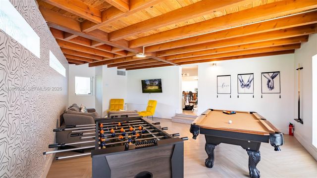 911 N Northlake Drive, Hollywood, FL 33019