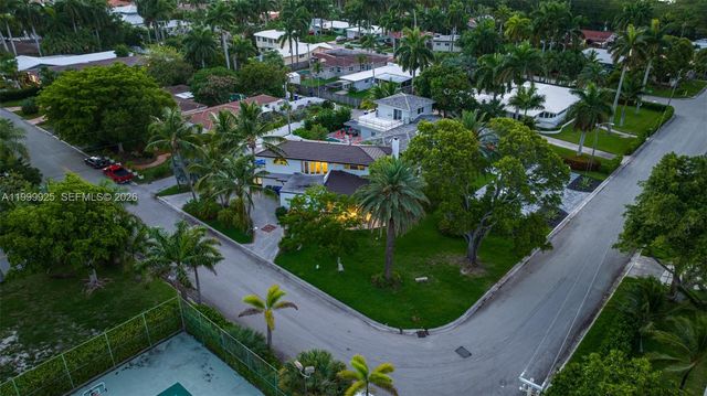 911 N Northlake Drive, Hollywood, FL 33019