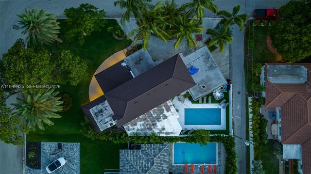 911 N Northlake Drive, Hollywood, FL 33019