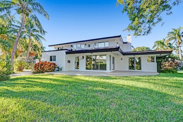 911 N Northlake Drive, Hollywood, FL 33019
