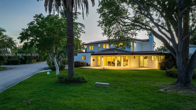 911 N Northlake Drive, Hollywood, FL 33019