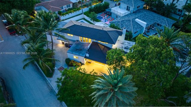 911 N Northlake Drive, Hollywood, FL 33019