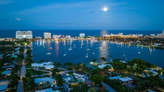 911 N Northlake Drive, Hollywood, FL 33019