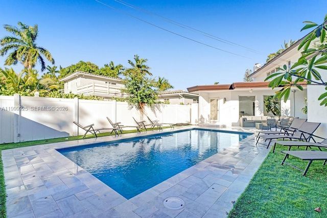 911 N Northlake Drive, Hollywood, FL 33019