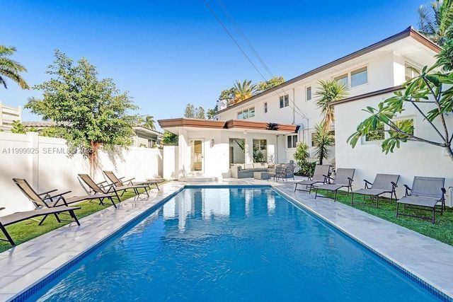 911 N Northlake Drive, Hollywood, FL 33019