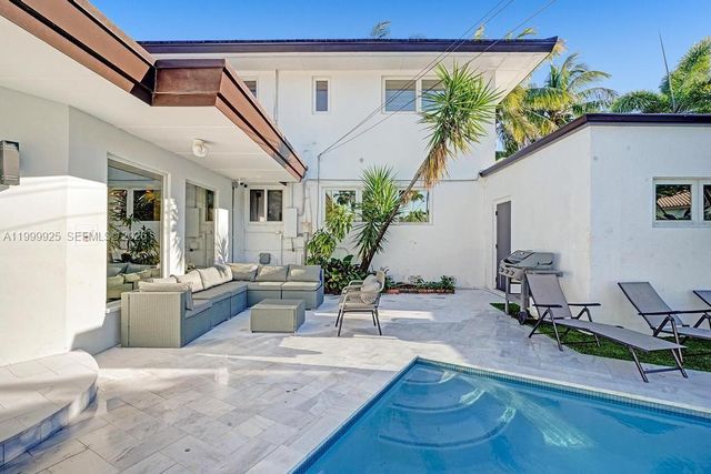 911 N Northlake Drive, Hollywood, FL 33019