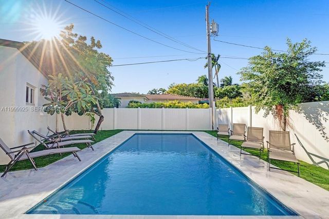 911 N Northlake Drive, Hollywood, FL 33019