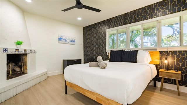 911 N Northlake Drive, Hollywood, FL 33019