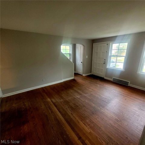 5713 South Boulevard, Maple Heights, OH 44137