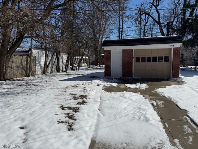 5713 South Boulevard, Maple Heights, OH 44137