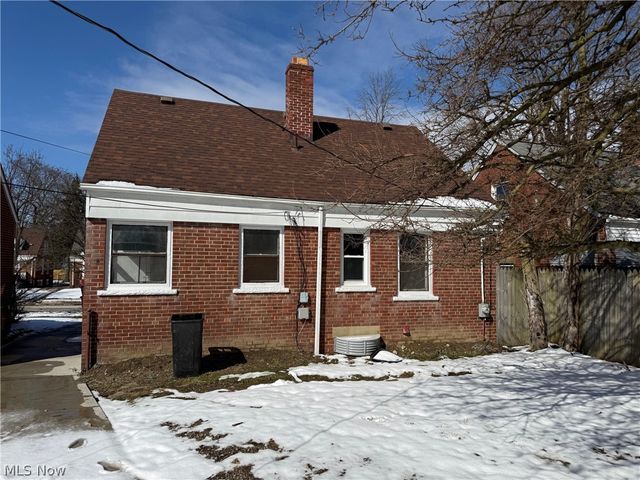 5713 South Boulevard, Maple Heights, OH 44137