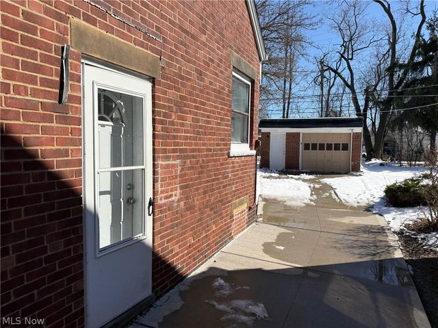 5713 South Boulevard, Maple Heights, OH 44137