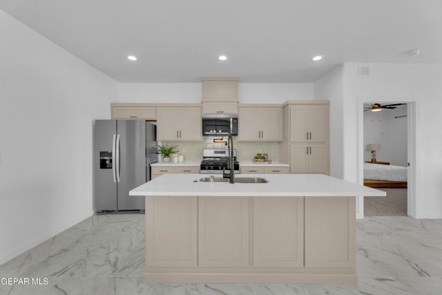 12864 Kingsbury Avenue, El Paso, TX 79928