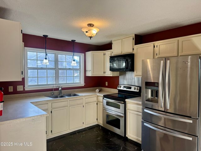 107 Plantation Boulevard, Jacksonville, NC 28540