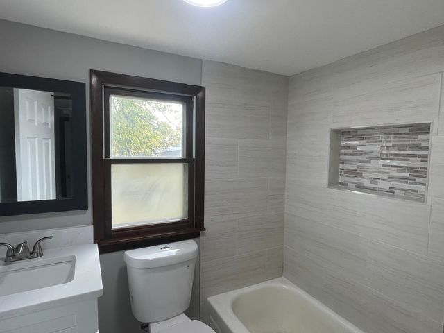 321 Janet Avenue, Darien, IL 60561