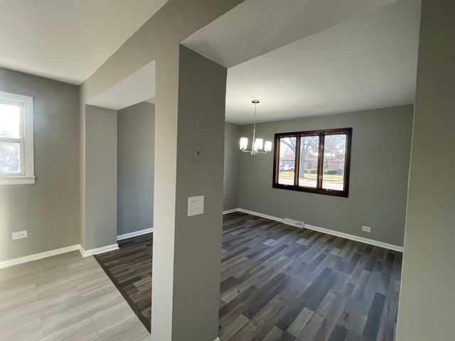 321 Janet Avenue, Darien, IL 60561