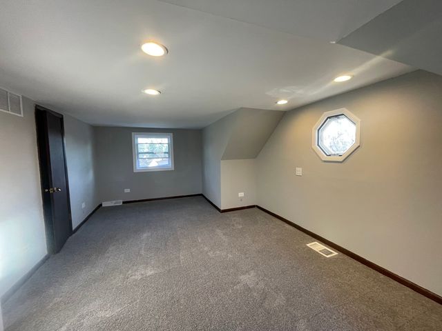 321 Janet Avenue, Darien, IL 60561