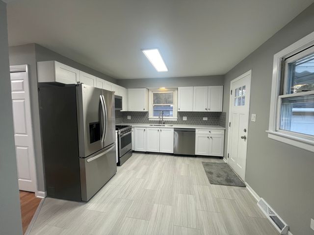 321 Janet Avenue, Darien, IL 60561