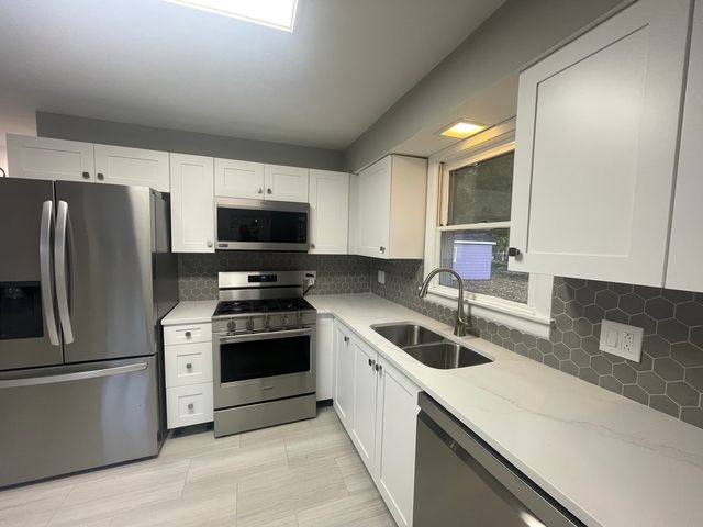 321 Janet Avenue, Darien, IL 60561