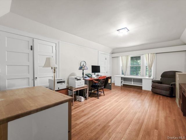 51 Crescent Road, Port Washington, NY 11050