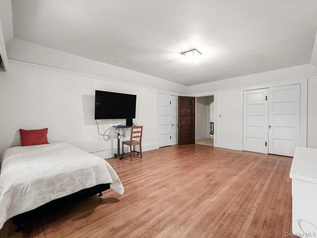 51 Crescent Road, Port Washington, NY 11050