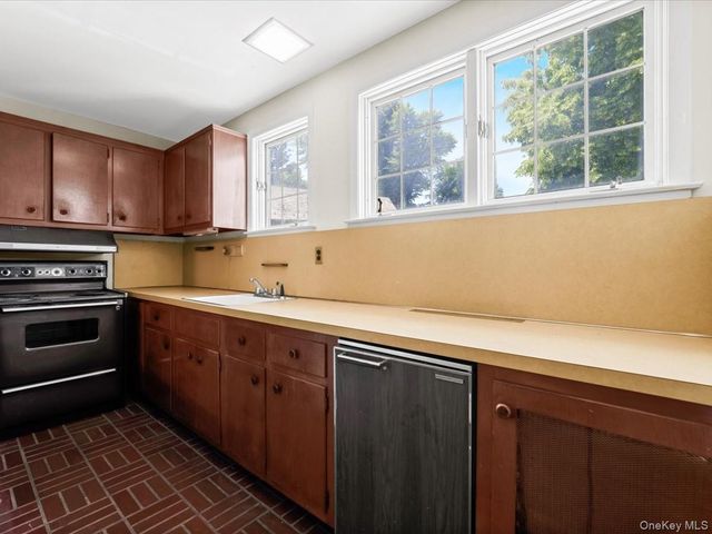 51 Crescent Road, Port Washington, NY 11050