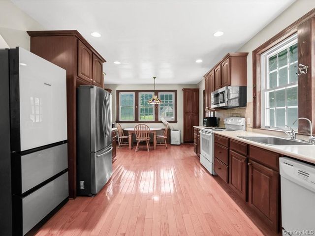 51 Crescent Road, Port Washington, NY 11050