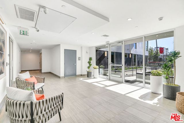 5801 Camerford Avenue PH6, Los Angeles, CA 90038