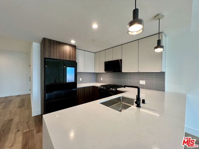 5801 Camerford Avenue PH6, Los Angeles, CA 90038