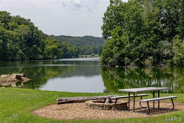 4484 Kingfisher Court, Augusta, MO 63332