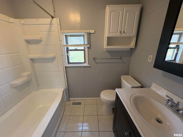 403 Wortby Street, Odin, IL 62870