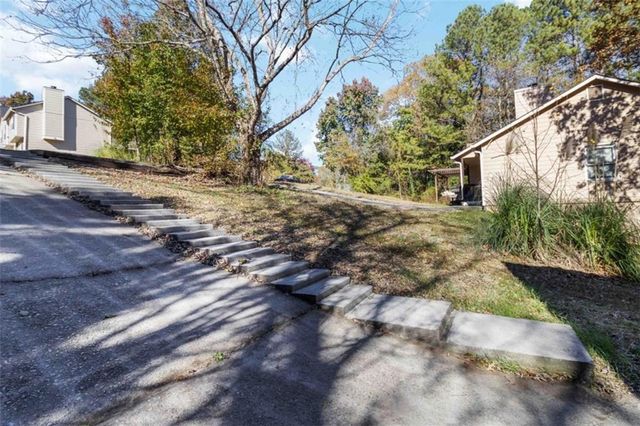 2725 Wildflower Lane, Snellville, GA 30039