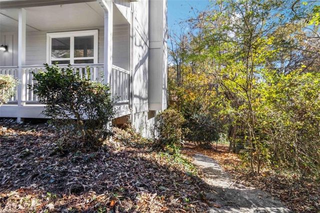 2725 Wildflower Lane, Snellville, GA 30039