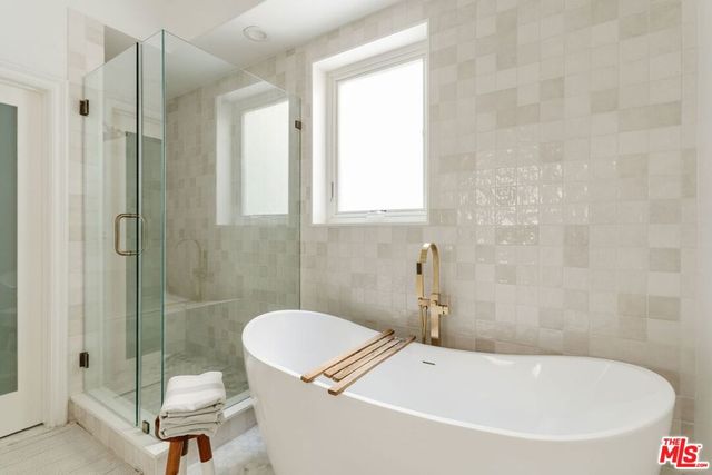 11680 Montana Avenue 203, Los Angeles, CA 90049