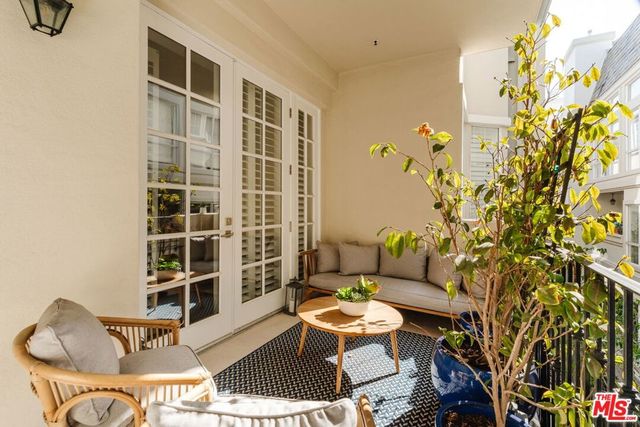 11680 Montana Avenue 203, Los Angeles, CA 90049