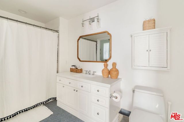 11680 Montana Avenue 203, Los Angeles, CA 90049