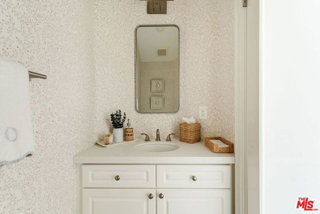 11680 Montana Avenue 203, Los Angeles, CA 90049