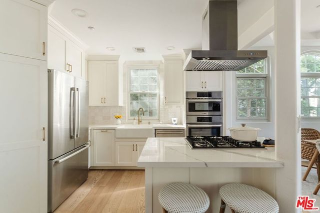 11680 Montana Avenue 203, Los Angeles, CA 90049