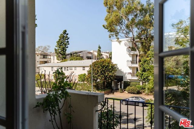 11680 Montana Avenue 203, Los Angeles, CA 90049