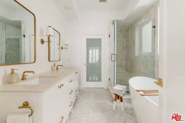 11680 Montana Avenue 203, Los Angeles, CA 90049