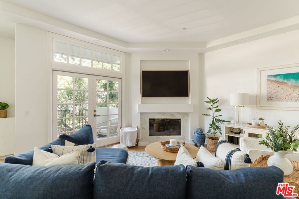 11680 Montana Avenue 203, Los Angeles, CA 90049