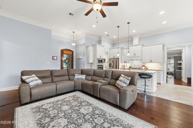 207 Cane Creek Drive, Broussard, LA 70518
