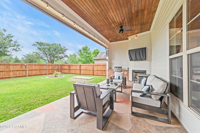 207 Cane Creek Drive, Broussard, LA 70518